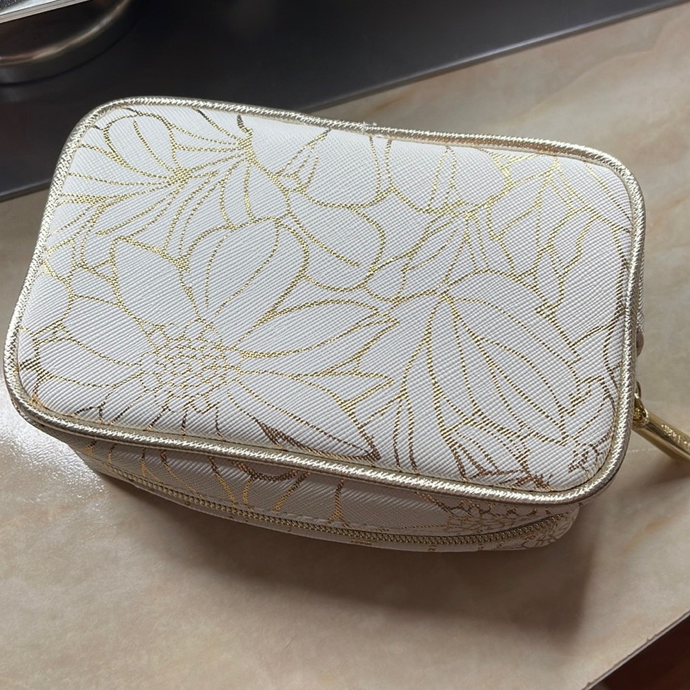 Brand new - Estée Lauder Cosmetic Bag